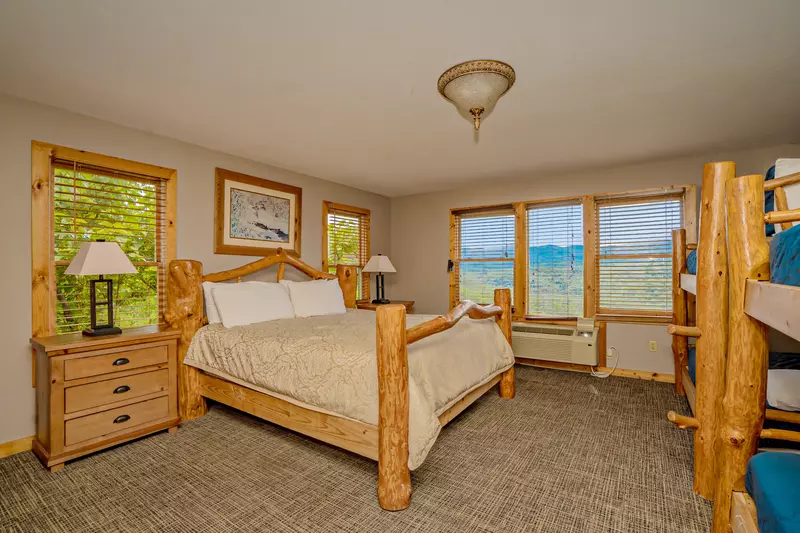 CrestView Lodge