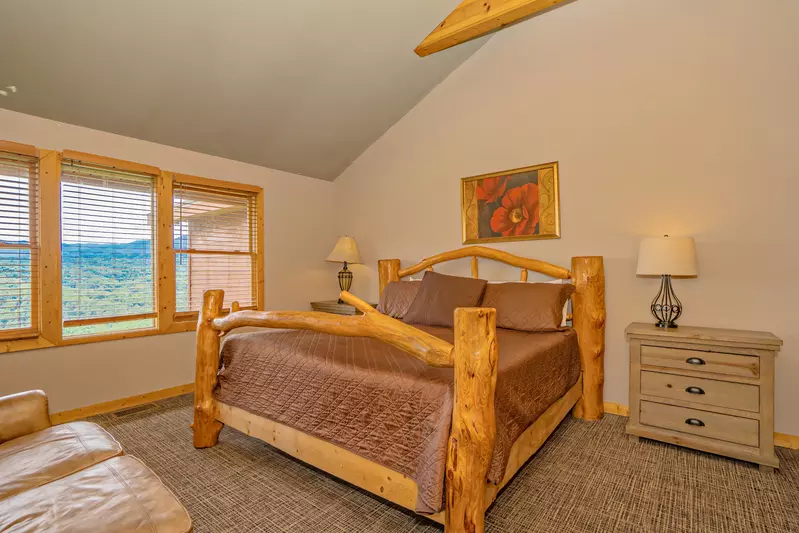 CrestView Lodge