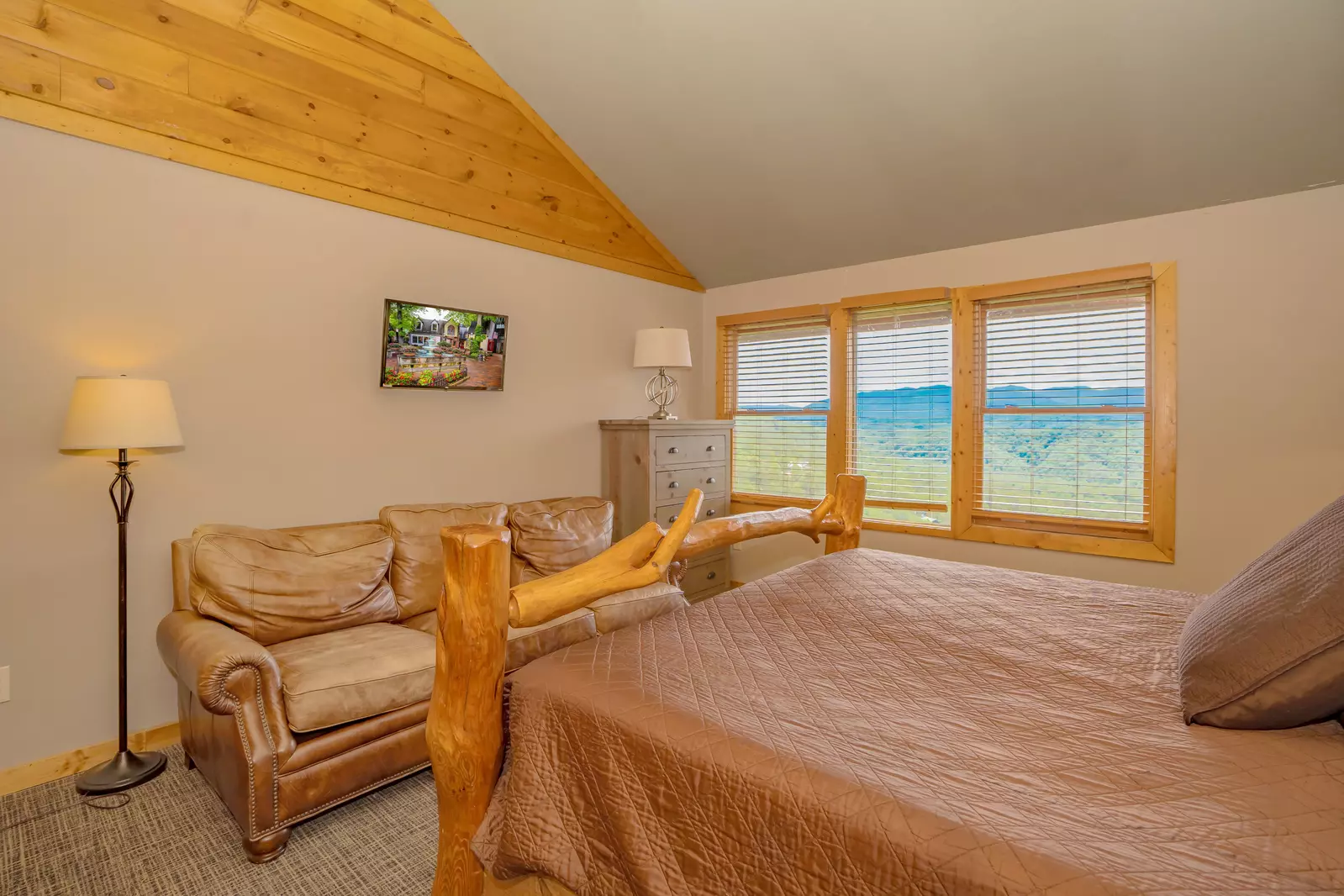 CrestView Lodge
