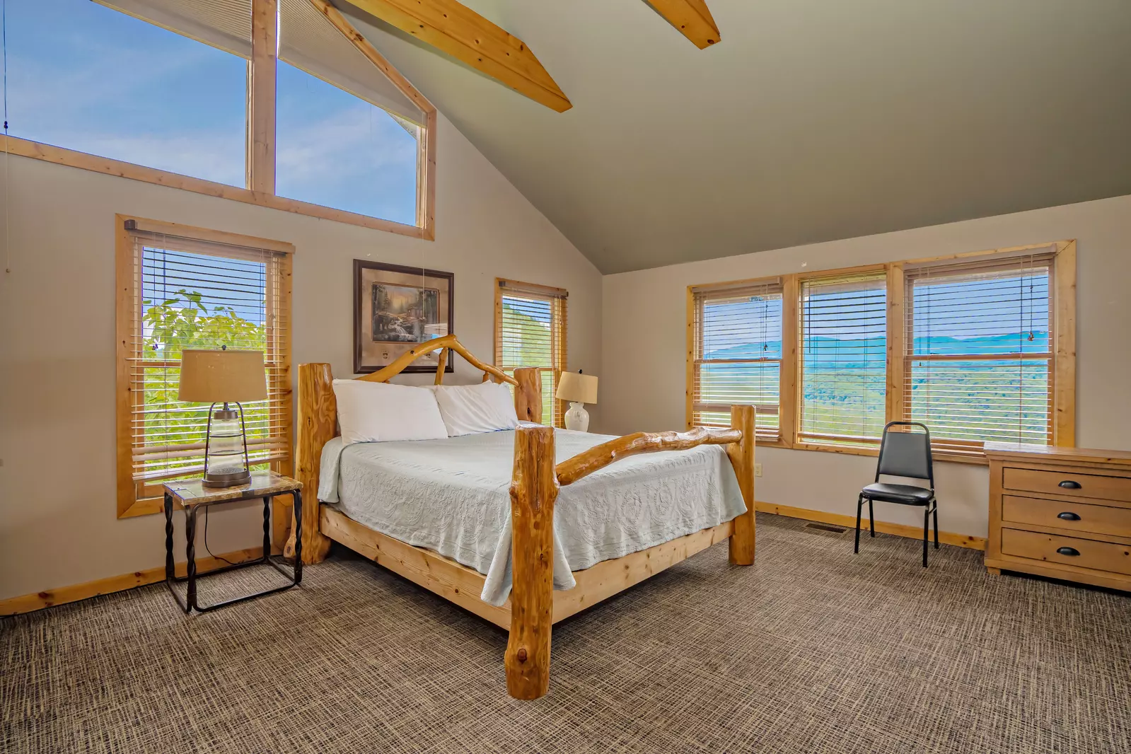 CrestView Lodge