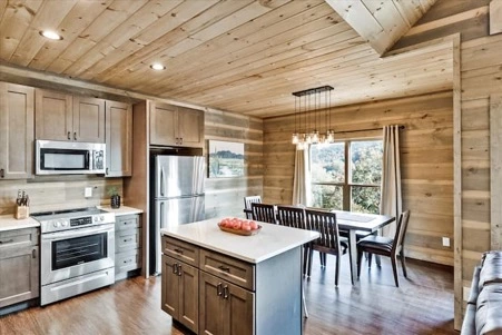 Dreamy Retreat @ Timber Cove