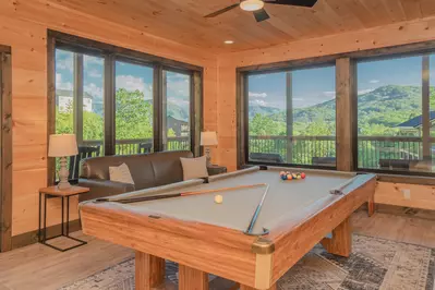 Apres Chalet 8