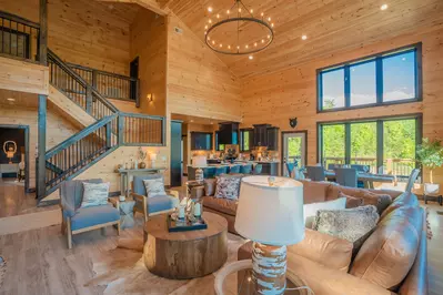 Apres Chalet 18