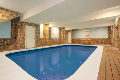 Swimming Bear Lodge 84