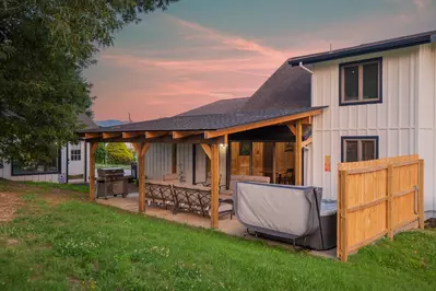 Broad Mountain View 52