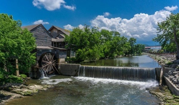 A Gatlinburg Mountain Top Splash