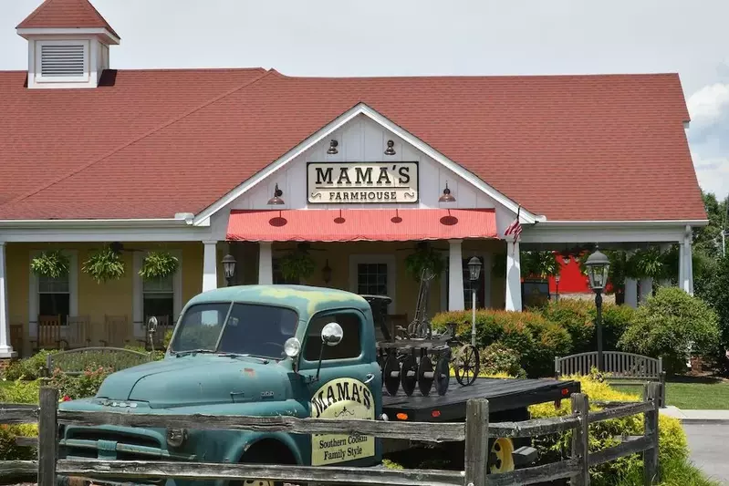 Mama's Farmhouse all-you-can-eat Pigeon Forge restaurant