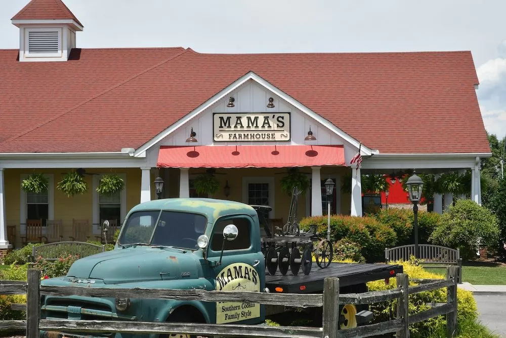 Mama's Farmhouse all-you-can-eat Pigeon Forge restaurant