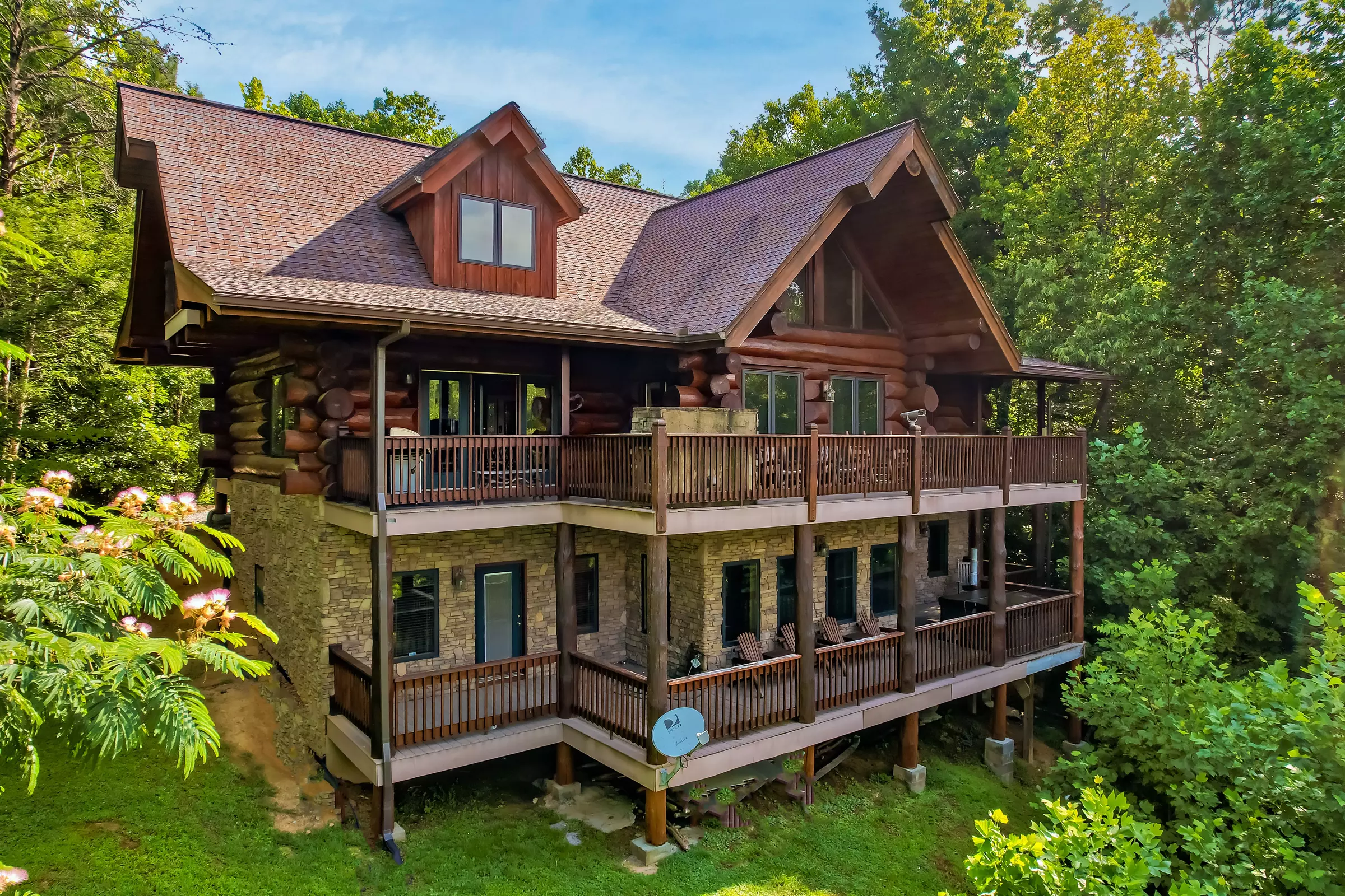 Great Smoky Lodge - 5 Bedroom Gatlinburg Cabin Rental