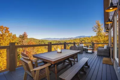 western ridge lodge is one of the top fall cabin rentals with the best views