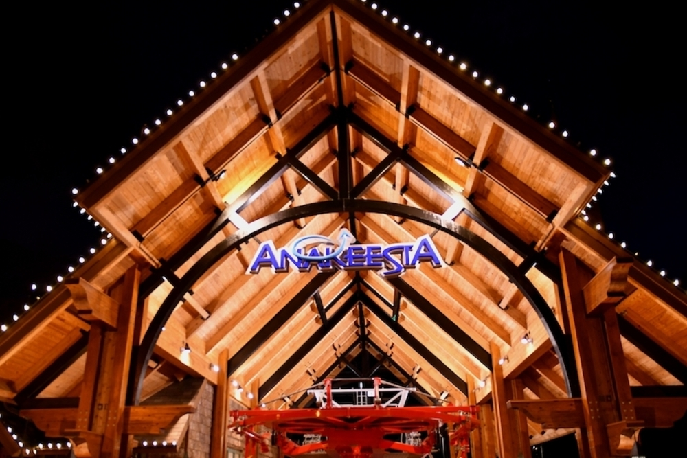 Anakeesta sign lit up at night