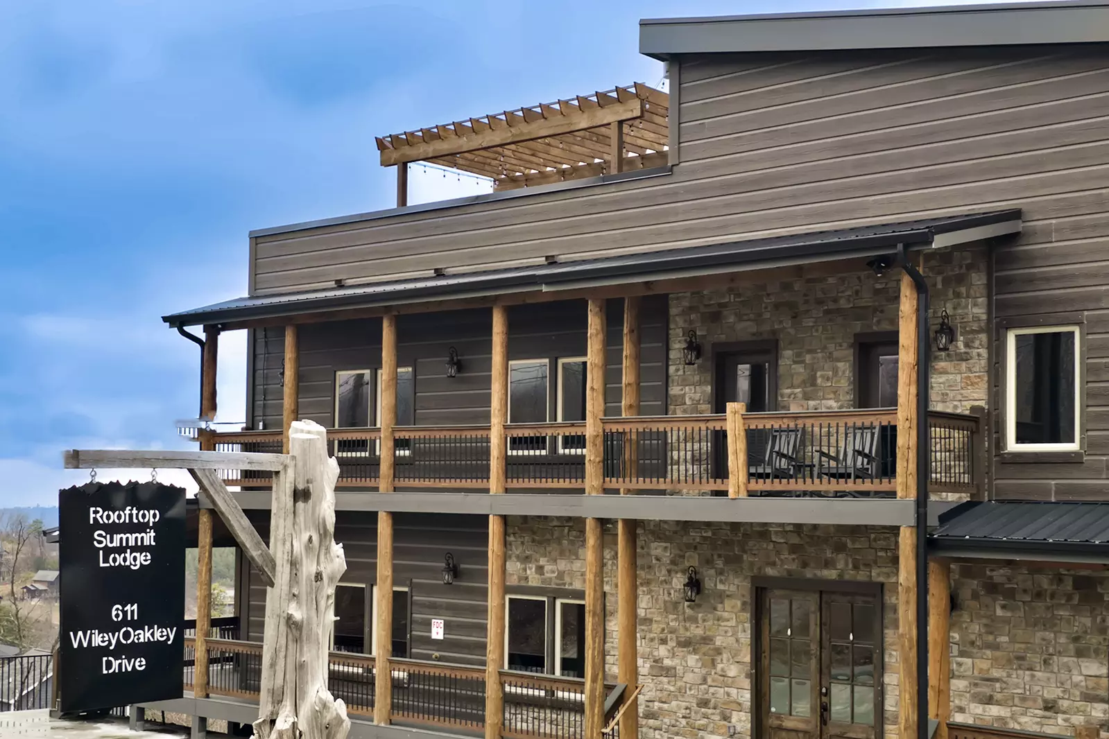 RoofTop Summit Lodge