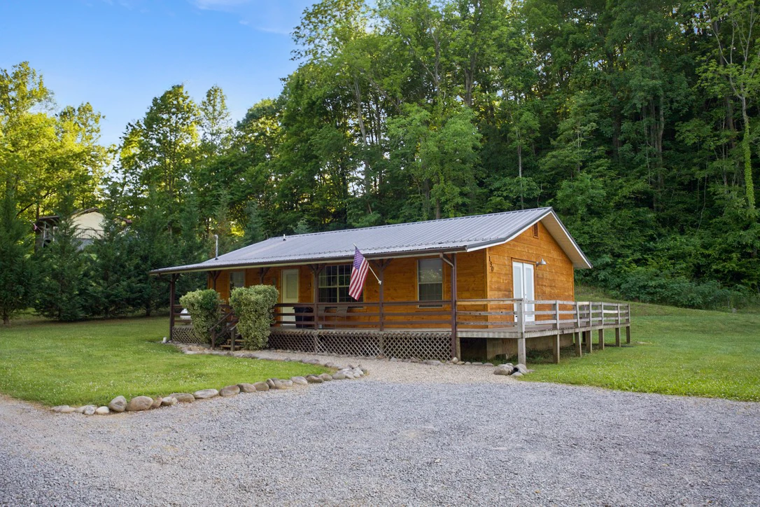 Quaint Cabin on Cosby Creek