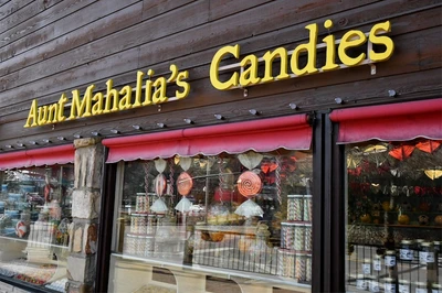 aunt mahalias candies is one of the best shops in Gatlinburg that will satisfy your sweet tooth