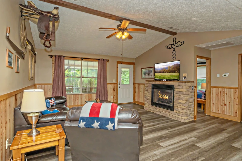 Quaint Cabin on Cosby Creek