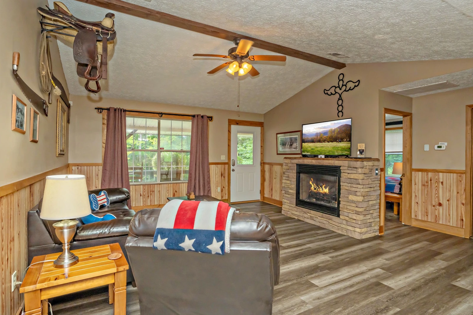 Quaint Cabin on Cosby Creek