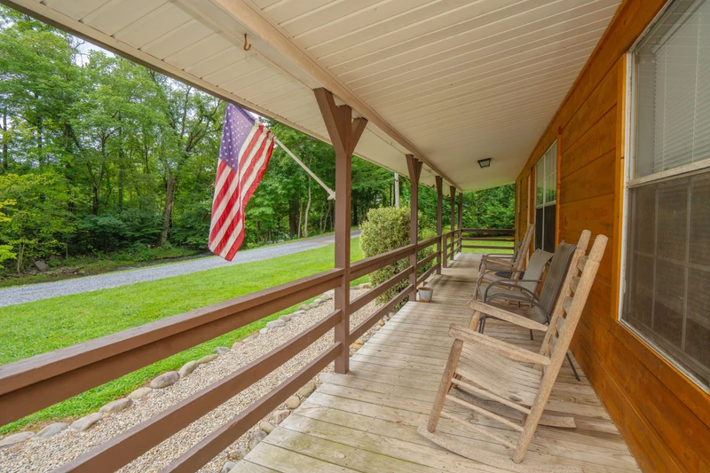 Quaint Cabin on Cosby Creek