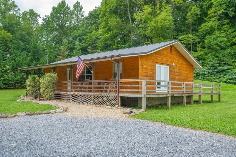 Quaint Cabin on Cosby Creek