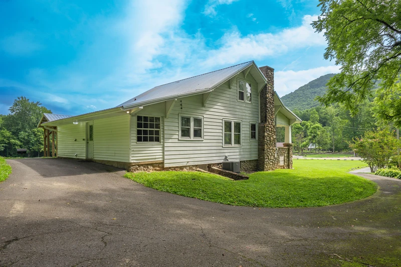 The Farmhouse at Foothills Farm