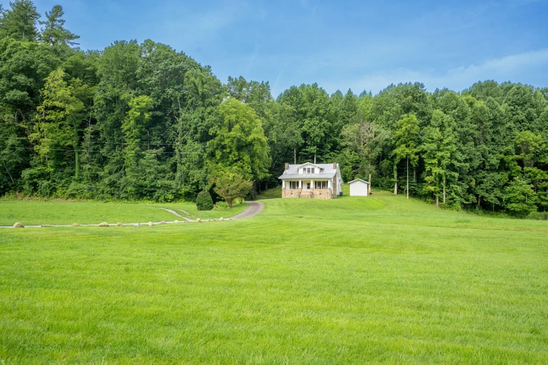 The Farmhouse at Foothills Farm