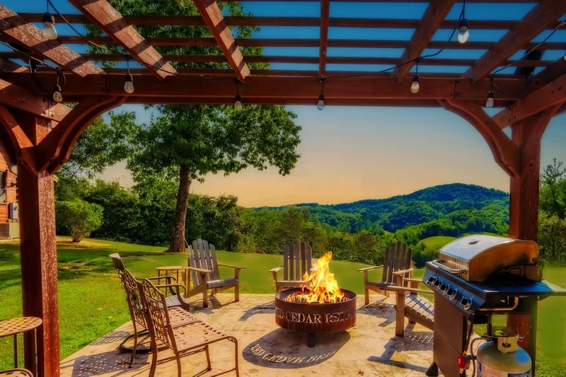 red cedar retreat is a top Timber Tops cabin in Pigeon Forge