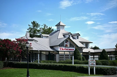 The Apple Barn Christmas & Candle Shop
